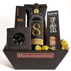 Elegant fars dag gave med rødvin, lakrids og lækkerier