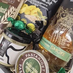 Flot Gavekurv med Stauning Whisky SMOKE & delikatesser