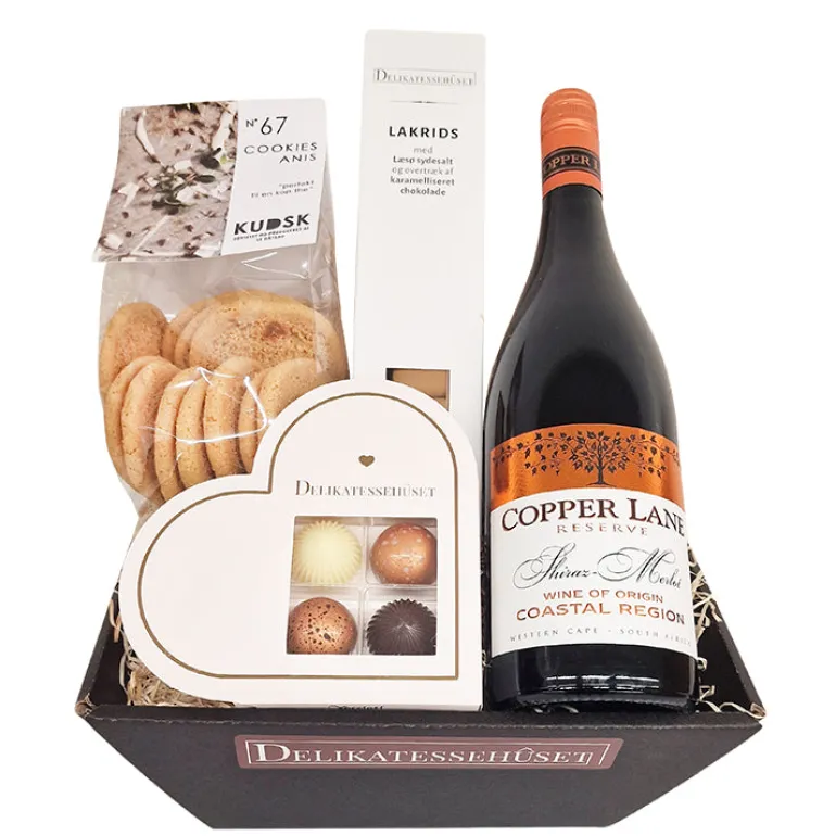Gavekurv - elegant gave med fyldig rødvin, chokolade, lakrids og småkager
