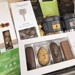 Gavekurv - Kæmpe 'tak' kurv med slik, chokolade og lækkerier