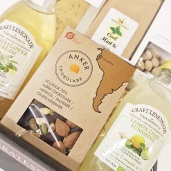 Gavekurv - økologisk gavekurv med to lemonader, chokolade og te