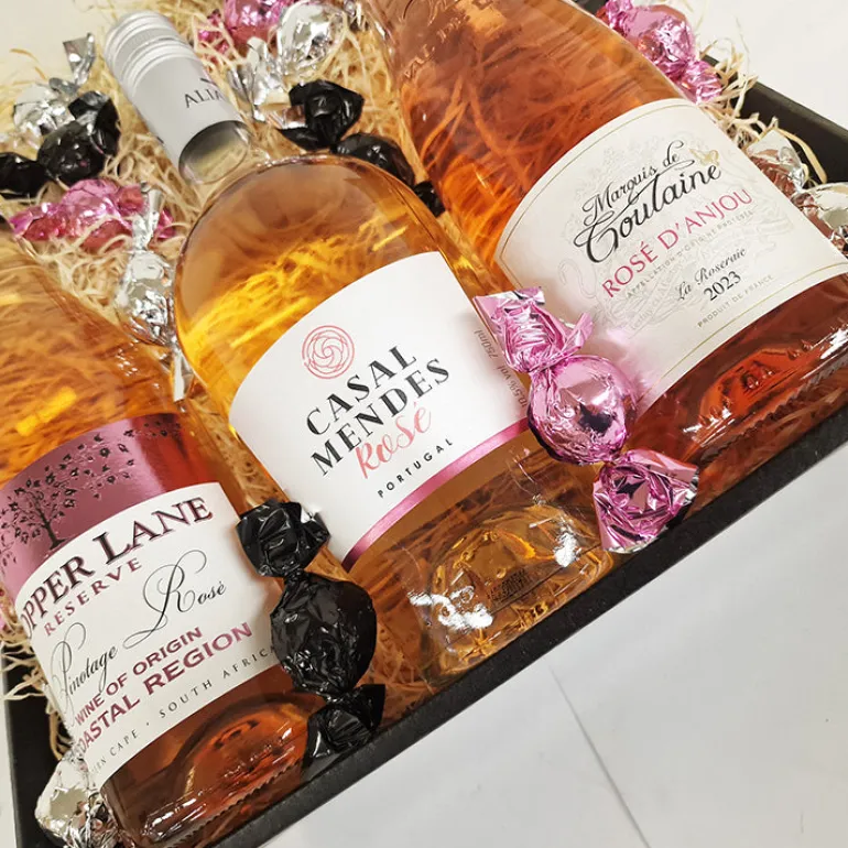 Gavekurv - med 3 læskende sommer rosévine og chokolade