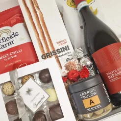 Gavekurv - med rødvin, Summerbird chokolade og Lakrids by Bülow
