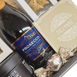 Gavekurv - ønsk Tillykke med Prosecco-bobler, chokolade og lakrids