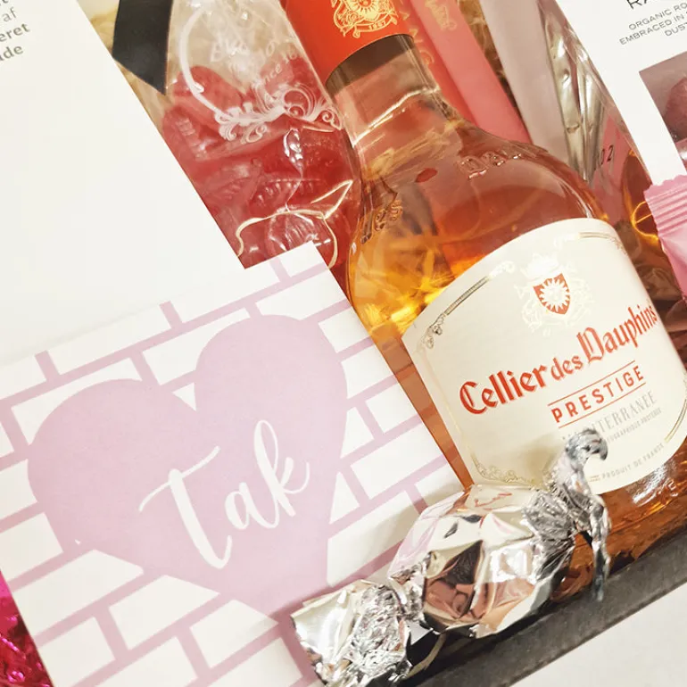 Gavekurv - send din 'taknemmelighed' med Rosévin og lækkerier