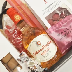 Gavekurv - send kærlige tanker med Rosévin og lækkerier