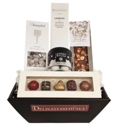 Gavekurv - snehvid julekurv med lækkert fra Summerbird, Lakrids by Bülow og Xocolatl