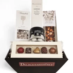 Gavekurv - snehvid julekurv med lækkert fra Summerbird, Lakrids by Bülow og Xocolatl