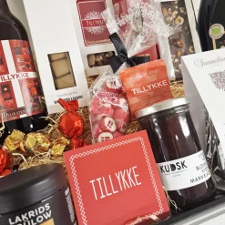 Gavekurv - Stor 'TILLYKKE' gave med Italiensk rødvin & søde delikatesser