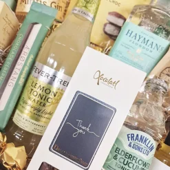 Gavekurv - 'Tak' gave med gin, tonic og delikatesser