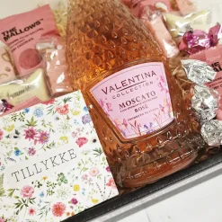 Gavekurv - tillykke med rosé bobler og luksus chokolade