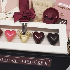 Gave til babyshower - babyforkælelse og chokolade til mor og far