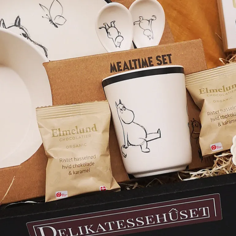 Gave til babyshower - gavekurv med forkælelse til baby, mor og far