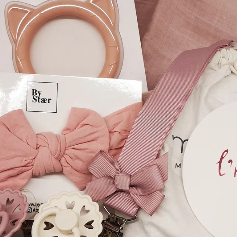 Gave til babyshower - 'pretty things to a pretty girl'