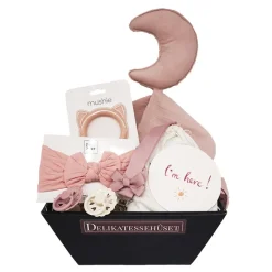 Gave til babyshower - 'pretty things to a pretty girl'