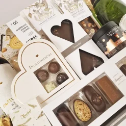 Julekurv - en elegant julegave med rødvin, nytårsbobler og chokolade
