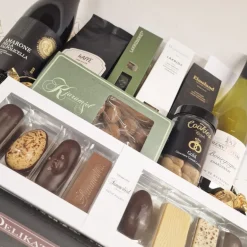 Kæmpe gavekurv med 1.klasses vin og chokolade