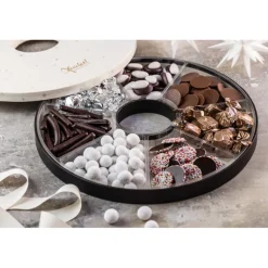 Stor rund gaveæske med chokolade og nødder