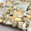 Stor 'sølv' gavekurv med chokolade og lakrids